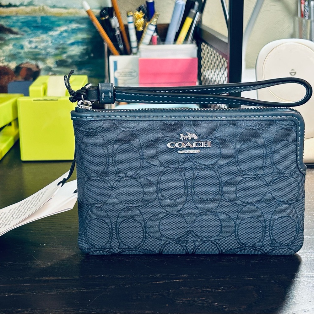 🌟NWT Going Quickly! Coach Corner Zip Denim Signature Wristlet!🌟
